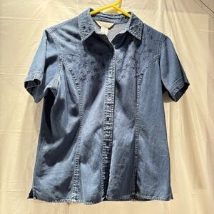Van Heusen Blouse Size M Short Sleeve Button Down Denim  Top Front Embroidery